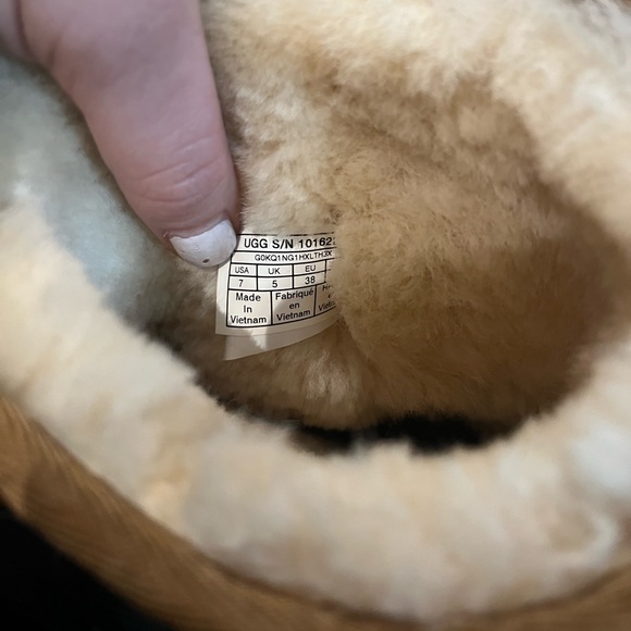 Ugg boots, size 7 - Picture 5 of 5